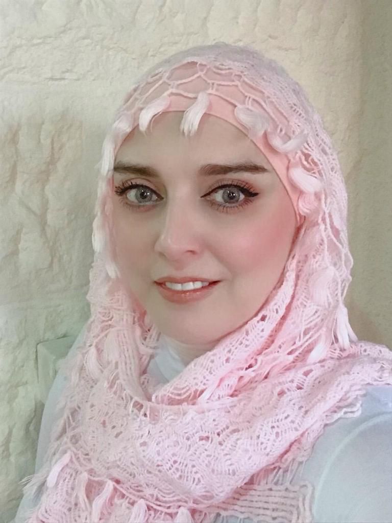 الروائية  الأردنية عنان محروس توقع روايتها الجديدة أنا مريم  بمركز الحسين الثقافي