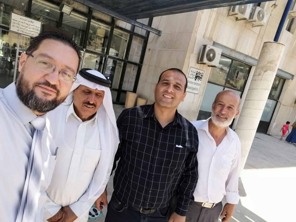 لجنة تطوعيه من منطقة ابو صياح تلتقي مسؤولين لتطوير المنطقة خدماتيا
