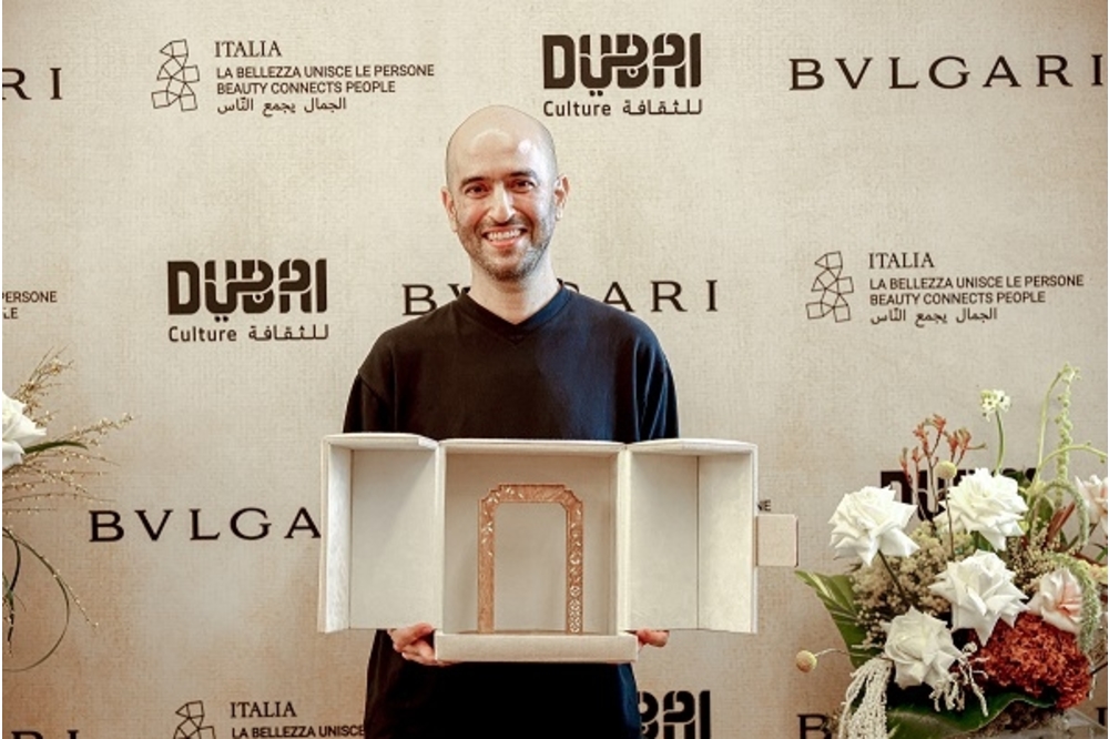 الفنان الاردني  كمال الزعبي  واحد من ثلاث فنانيين كبار يرتقي  الى القائمة  النهائية للفائزين بجائزة بولغري للفن المعاصر.