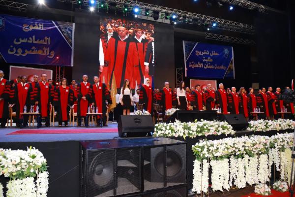 جامعة عمان الأهلية تحتفل بتخريج طلبة الفصل الصيفي من الفوج السادس والعشرين
