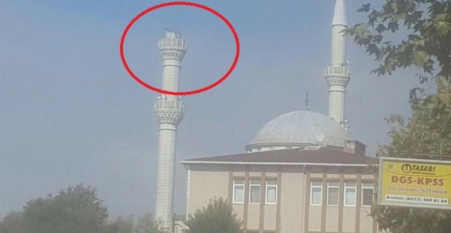 سقوط مئذنة مسجد في اسطنبول بعد الزلزال (فيديو وصور)