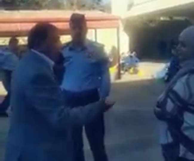 شاهد بالفيديو .. محافظ العاصمة يطالب المعلمات بالدخول للصفوف