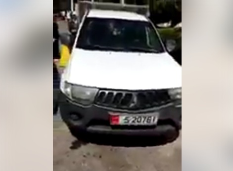 بالفيديو ..سيارة حكومية تابعة للجامعة الأردنية تبيع التمر !!