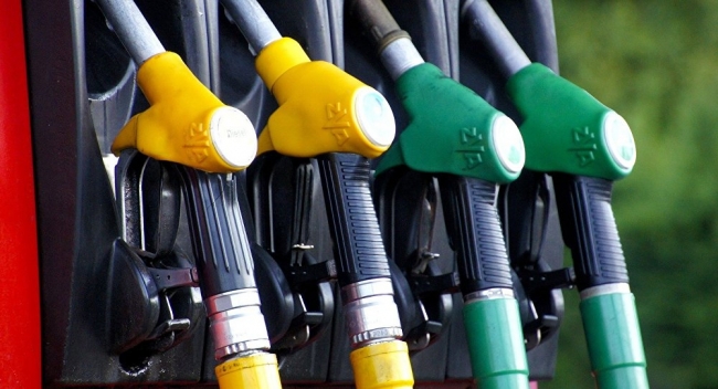 السعودية تعلن تخفيض اسعار البنزين