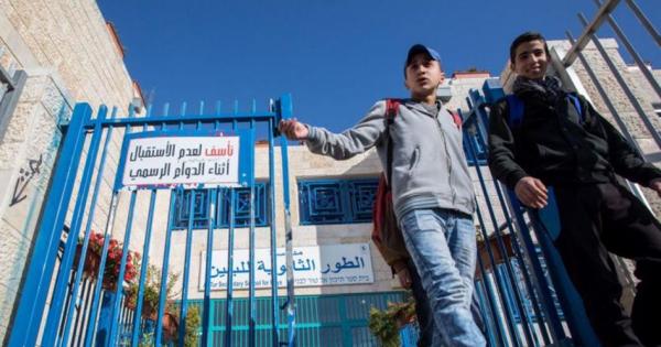 100 ألف طالب فلسطيني بالقدس مهددون بالحرمان من التعليم
