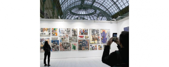 إبداعات فنية عربية تدهش زوار معرض الفن المعاصر بباريس