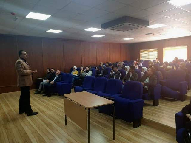 محاضرة توعوية في صيدلة جامعة عمان الأهلية عن أخطار المخدرات