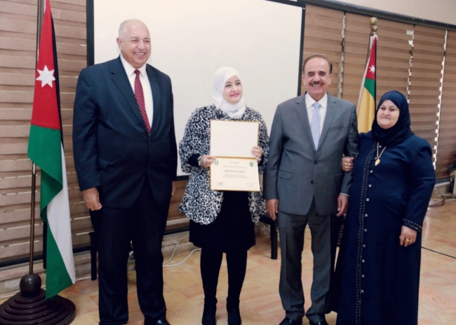 الأردنيّة تكرّم سناء الشّعلان لتميّزها البحثيّ
