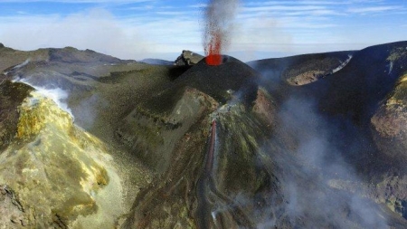 ثوران أكبر بركان في أوروبا