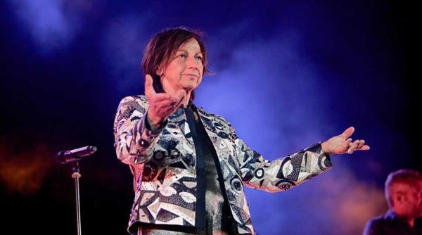 مغنية إيطالية تحيي حفلاً عبر انستغرام