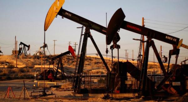تراجع أسعار النفط عالميا بنسبة 4 بالمئة