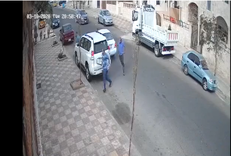 بالفيديو ...  4  أشخاص يهاجمون منزل النائب محمد الرياطي