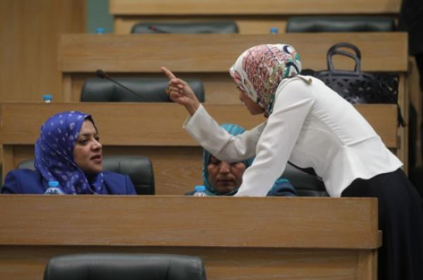 ملتقى البرلمانيات يؤكد اهمية دور المرأة في الأزمات