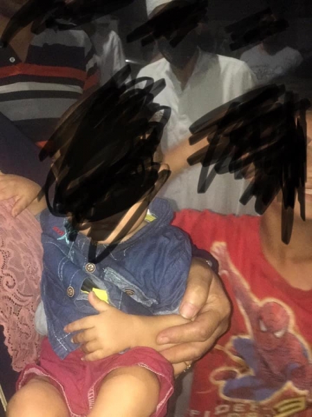 (صورة ) : العثور  على  طفلين في حاوية  قمامة  في حي نزال بعمان