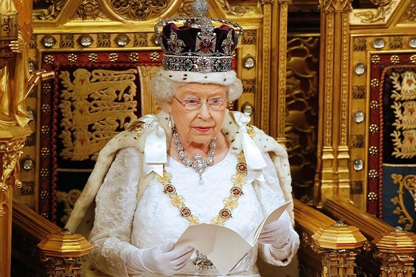 خبير ملكى يكشف عن ثروة الملكة إليزابيث الثانية