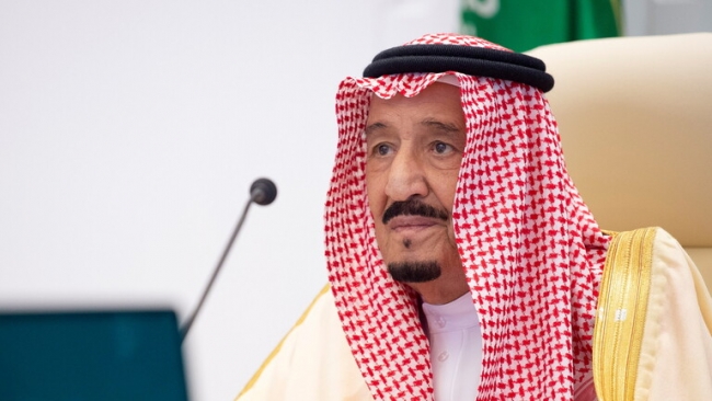 الملك سلمان يغيب عن قمة المصالحة الخليجية... والمغردون يعلقون