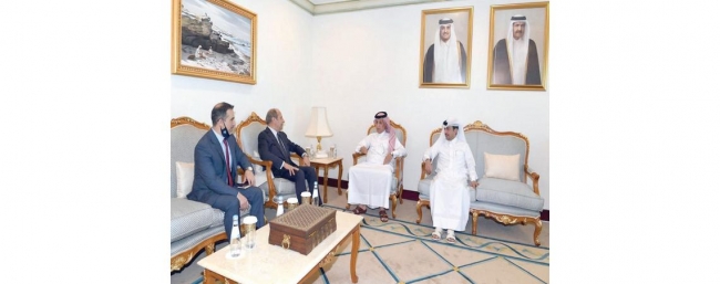 وزير الدولة للشؤون الخارجية القطري يلتقي السفير الاردني