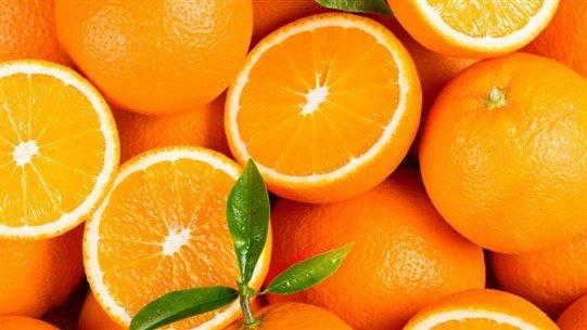 4 مسافرين تناولوا 30 كيلو برتقال بسبب الرّسوم!