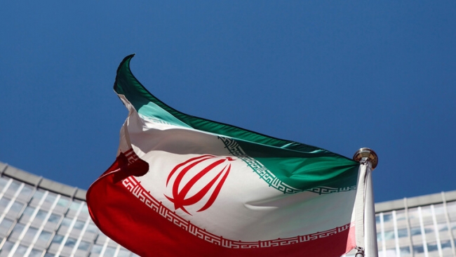 متظاهرين ايرانيين يهتفون ضد روحاني بدل أمريكا