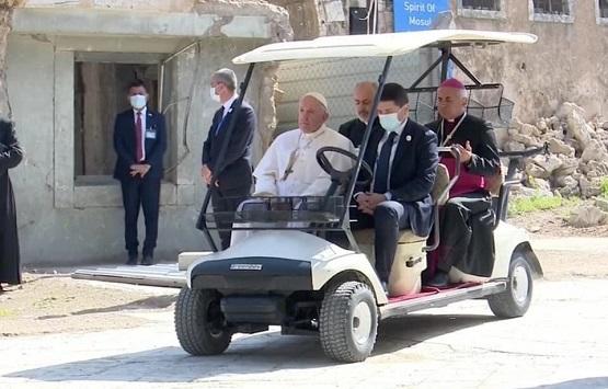 البابا بين أحياء الموصل