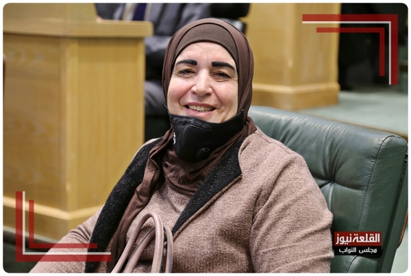 النائب عائشة الحسنات تطالب بفتح المساجد مع الالتزام بالضوابط الصحية
