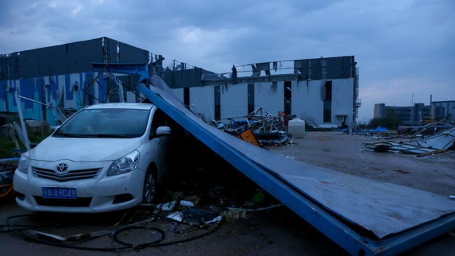 عاجل:  قتل 10 أشخاص واصابة أكثر من 300 آخرين نتيجة عبور إعصارين عنيفين وسط وشرق الصين.