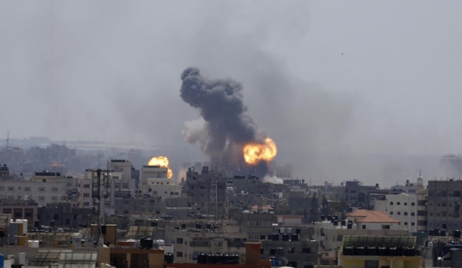 عاجل: عشرات الغارات الإسرائيلية على قلب مدينة غزة
