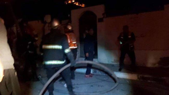 عاجل : غزة : الدفاع المدني يخمد حريقا اندلع في ثلاثة منازل مجاورة لبعض نتيجة استهداف من الاحتلال الإسرائيلي، في الحي الياباني