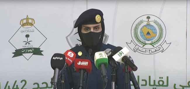 لأول مرة بتاريخ السعودية.. جندية تقدم مؤتمراً صحفياً