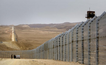 الاحتلال يعتقل شاباً أردنياً ويجري عمليات بحث عن 4 آخرين اجتازوا الحدود من الاردن