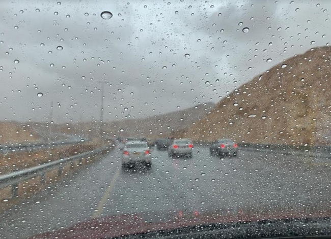 هطول نادر لأمطار صيفية غرب عمان