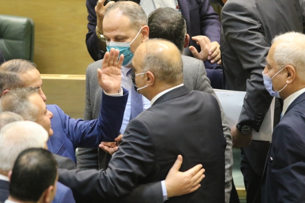 رئيس الوزراء الخصاونة وفريقه يغادرون مجلس النواب
