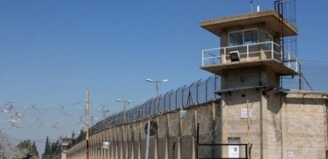 الاحتلال يبدأ عمليات مسح للسجون بحثا عن أنفاق أو ثغرات هندسية