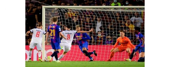 بايرن ميونخ يتفوق على برشلونة بثلاثية دون رد في دوري أبطال أوروبا