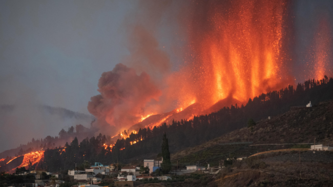 إسبانيا: لا نهاية وشيكة لثوران البركان بجزيرة لا بالما