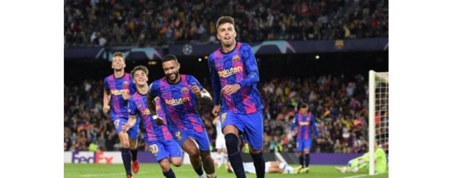 بيكيه ينقذ برشلونة من كارثة أخرى قبل مواجهة ريال مدريد