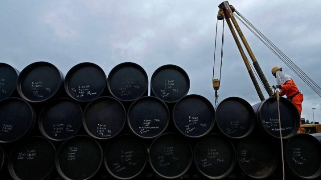 النفط يواصل الخسائر بعد الاتفاق على استئناف محادثات إيران النووية