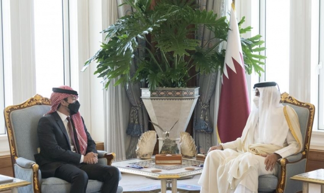 ولي العهد وأمير قطر يبحثان العلاقات الأخوية وسبل تعزيزها