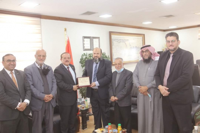 مؤتة :رئيس رابطة علماء الأردن يزور الجامعة .