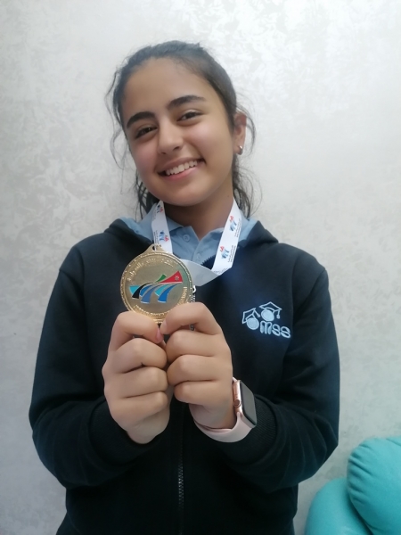 الطالبة جنى أبو الغنم من مدارس النظم الحديثة تقتنص المركز الأول ونيل الميدالية الذهبية في البطولة الشتوية المفتوحة للسباحة‎‎
