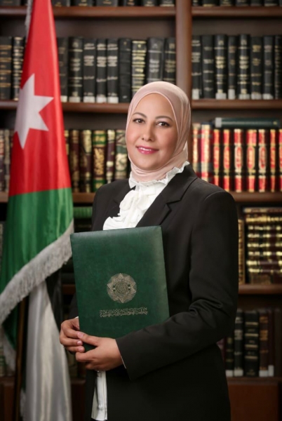 هالة عبد الرحيم الشحاحدة تحصل على درجة الدكتوراة في  إدارة الأعمال بتقدير امتياز