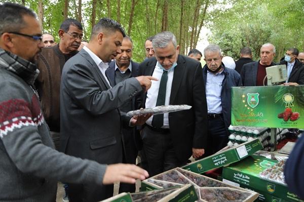 رئيس الجامعة الأردنية يتفقد دائرة المحطات الزراعية في الأغوار الوسطى