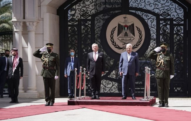 الملك خلال  اجتماعه والحسين بالرئيس الفلسطيني يؤكد: سيبقى الاردن مع شعب فلسطين  في مواجهة  كل التحديات