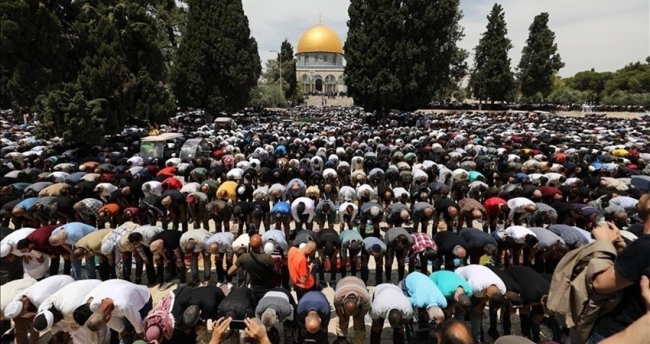 بهجة ودعاء للمسجد الأقصى بصلاة عيد الفطر في دول عربية