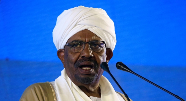 الموت يغيب الزوجة الأولى للرئيس السوداني السابق عمر البشير