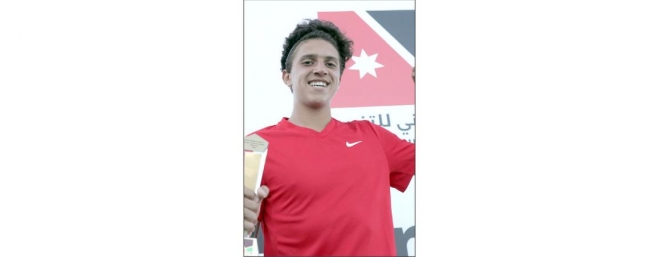 محمد القطب يتوج بلقب بطولة عمان الدولية للتنس للناشئين