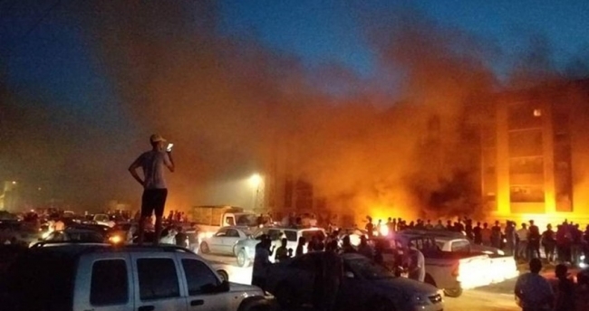 ليبيا اقتحام وحرق مقر مجلس النواب في طبرق شاهد