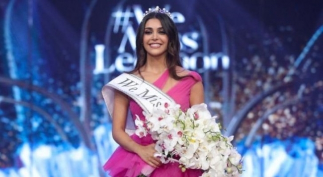 شاهد بالفيديو- ياسمينا زيتون ملكة  جمال لبنان ونانسي عجرم تُحيي الحفل