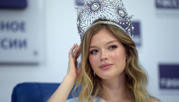 تتويج آنا لينيكوفا بلقب ملكة جمال روسيا للعام 2022