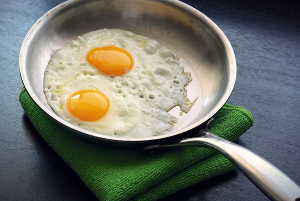 ماذا يحدث لجسمك عند تناول البيض يومياً